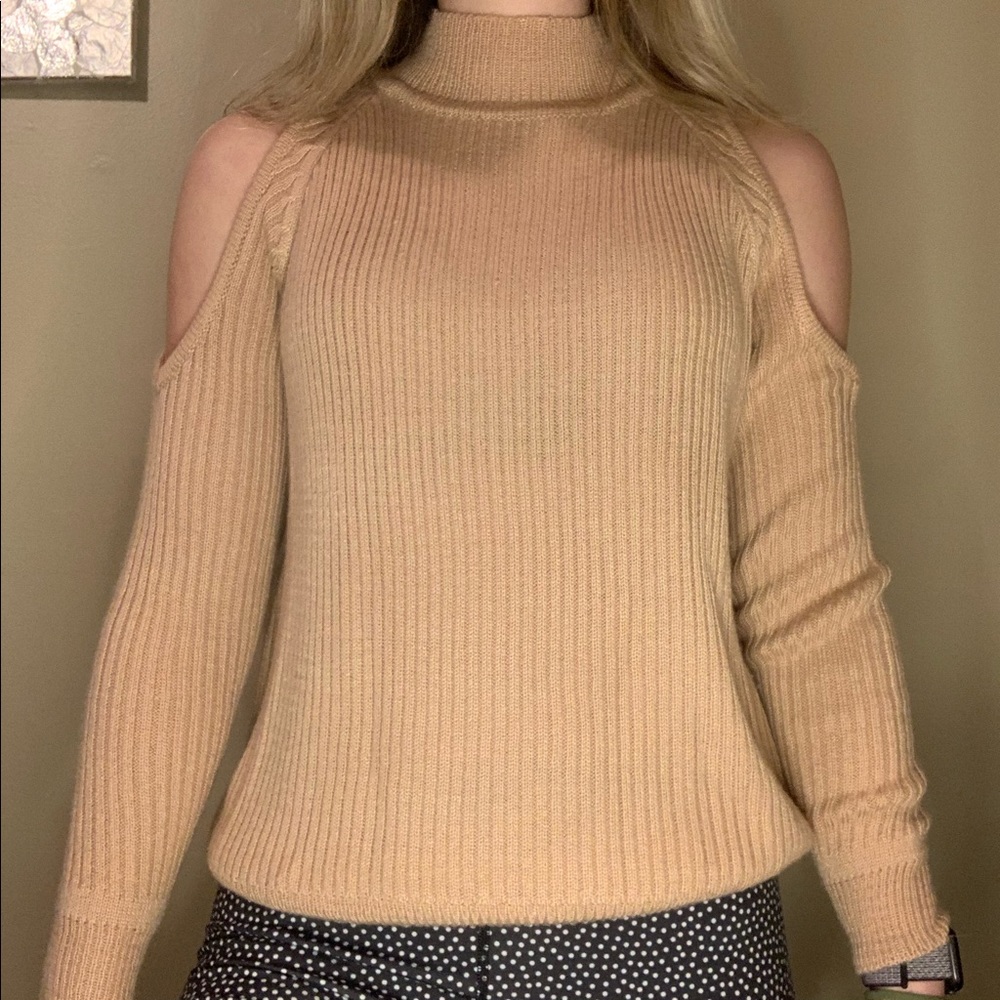 Onetheland ribbed cold shoulder turtleneck